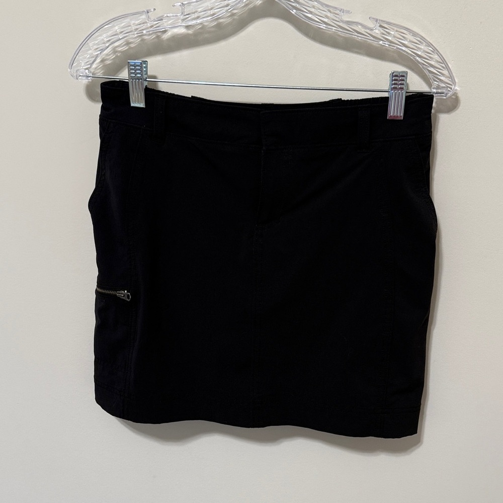 Athleta Women’s Palisade Black Skort / Size 4 / Zip Pocket / Very Good Condition
